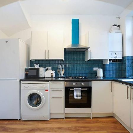 3 Bedroom Home With Free Parking Leeds  Exterior photo