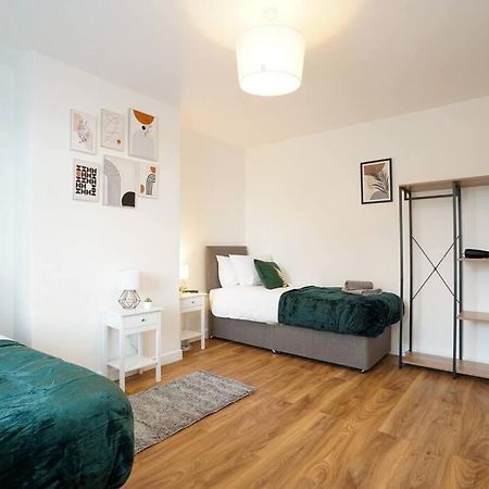 3 Bedroom Home With Free Parking Leeds  Exterior photo
