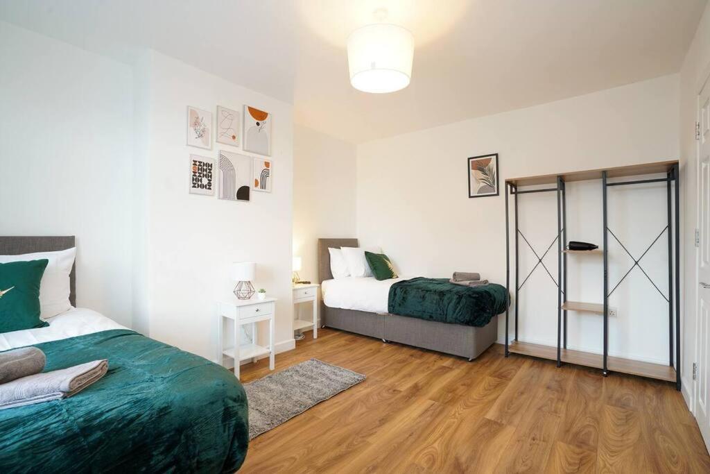 3 Bedroom Home With Free Parking Leeds  Exterior photo