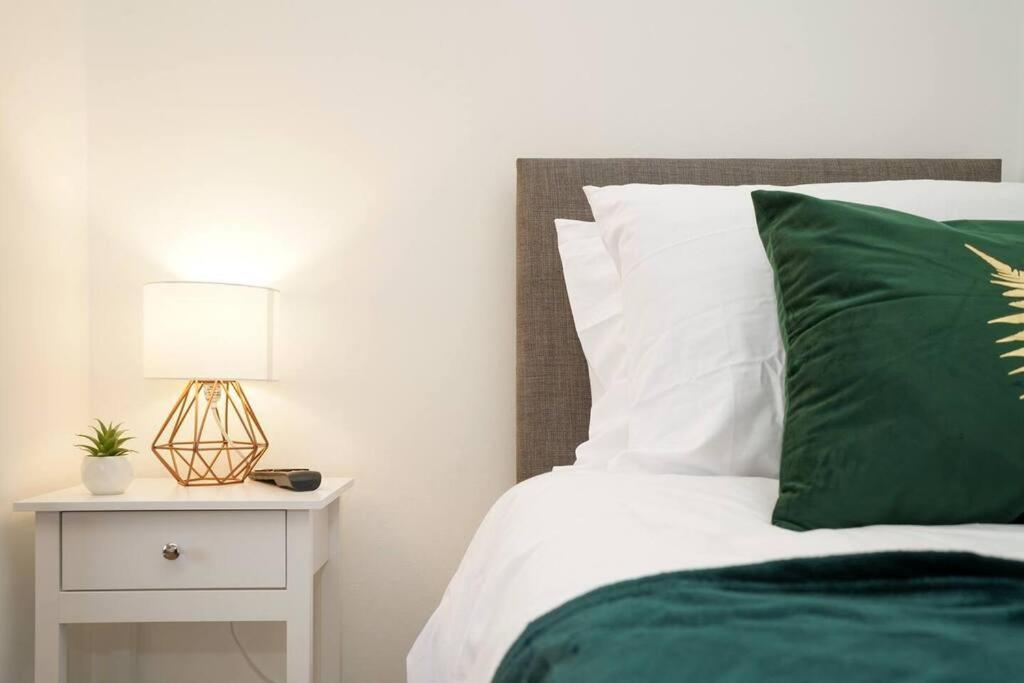3 Bedroom Home With Free Parking Leeds  Exterior photo