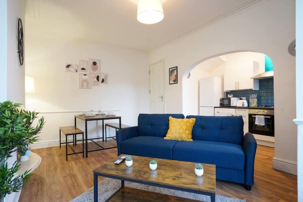 3 Bedroom Home With Free Parking Leeds  Exterior photo