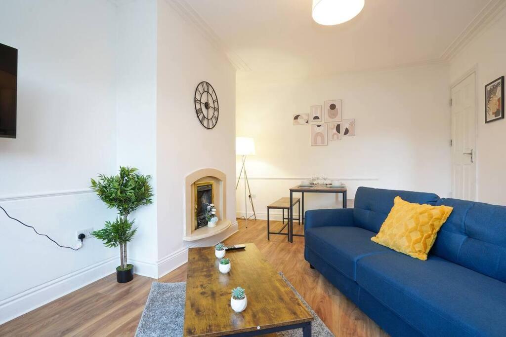 3 Bedroom Home With Free Parking Leeds  Exterior photo
