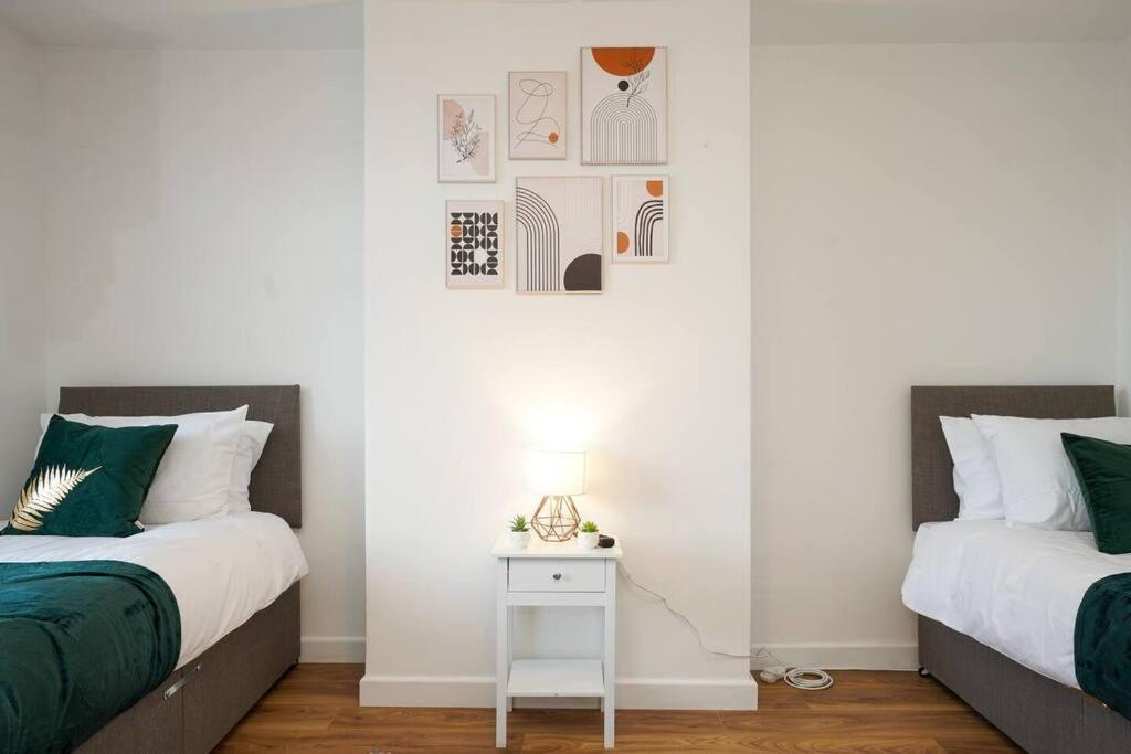 3 Bedroom Home With Free Parking Leeds  Exterior photo